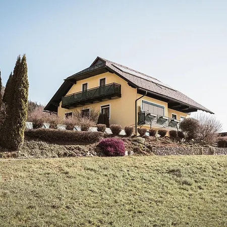 Alojamento de Acomodação e Pequeno-almoço Haus Dietrich Am Red Bull Ring 3*