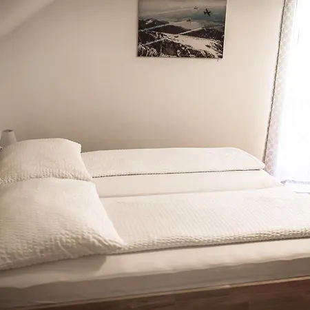 Haus Dietrich Am Red Bull Ring Panzió Spielberg Bei Knittelfeld