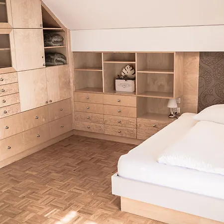 Haus Dietrich Am Red Bull Ring Alojamento de Acomodação e Pequeno-almoço